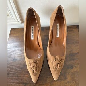 Manolo Blahnik Tan Lisa Suede Flower Pumps Size 40